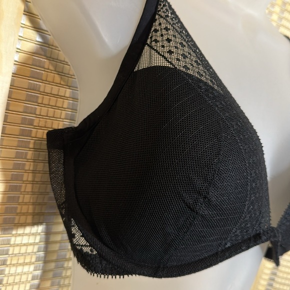 Victoria's Secret Incredible Plunge Bra in Black Lace Padded Underwire 36DD - Picture 6 of 16